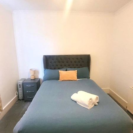 Two Bedroom Flat In Londra Esterno foto