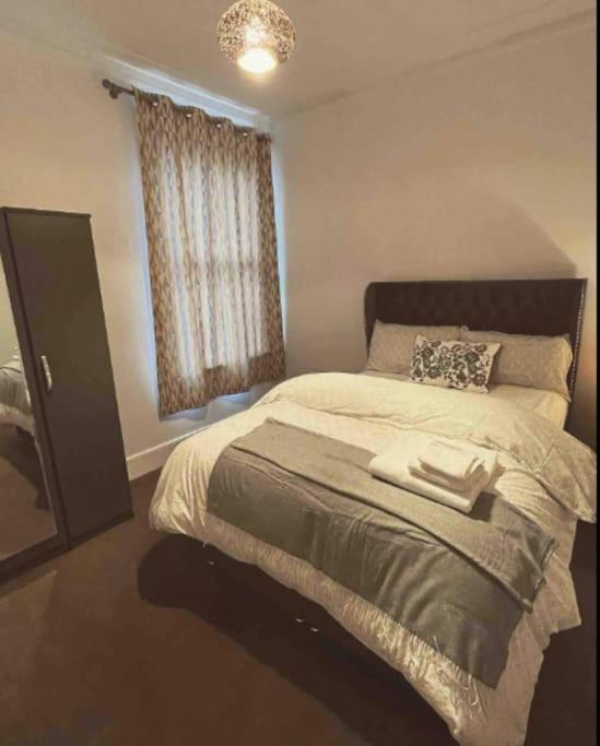 Two Bedroom Flat In Londra Esterno foto