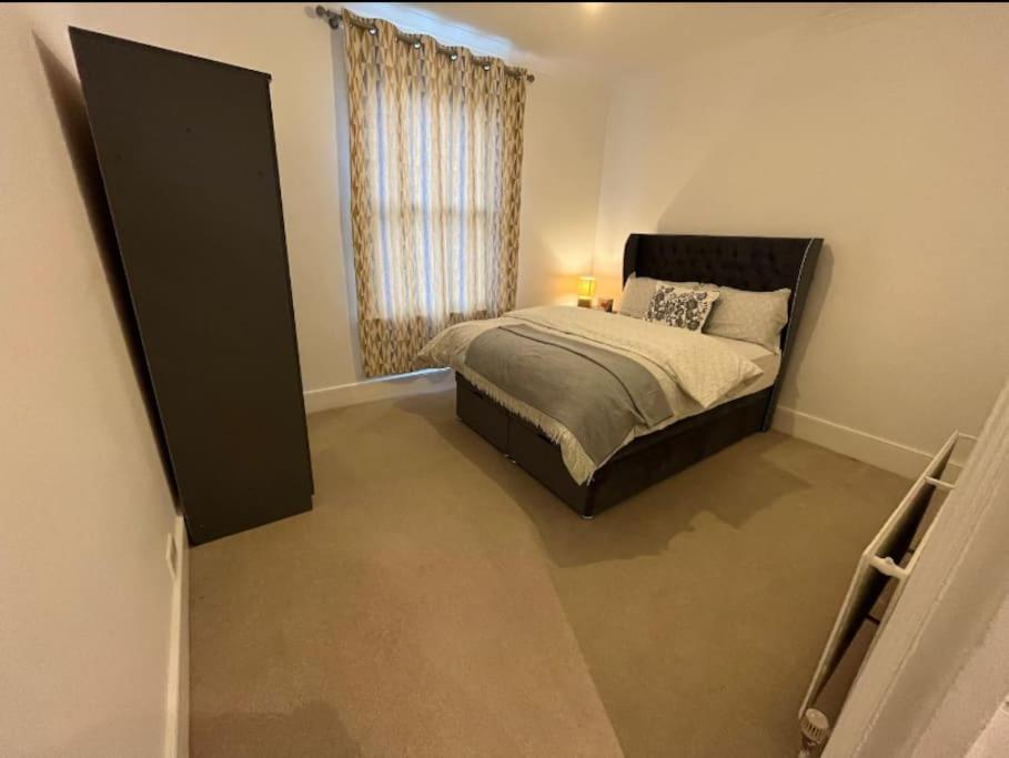 Two Bedroom Flat In Londra Esterno foto