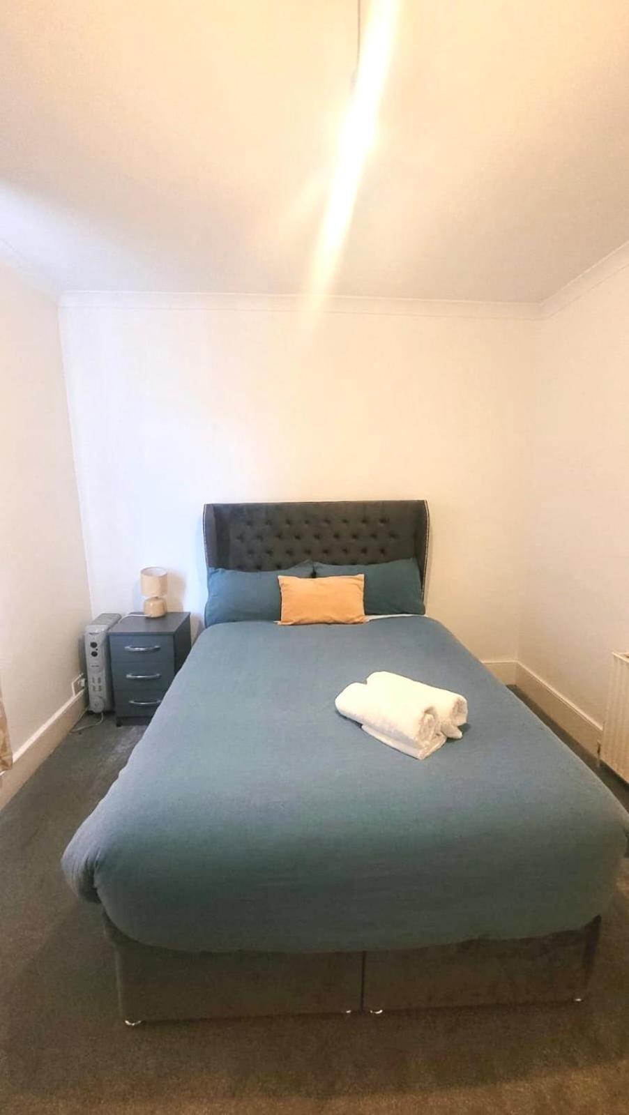Two Bedroom Flat In Londra Esterno foto