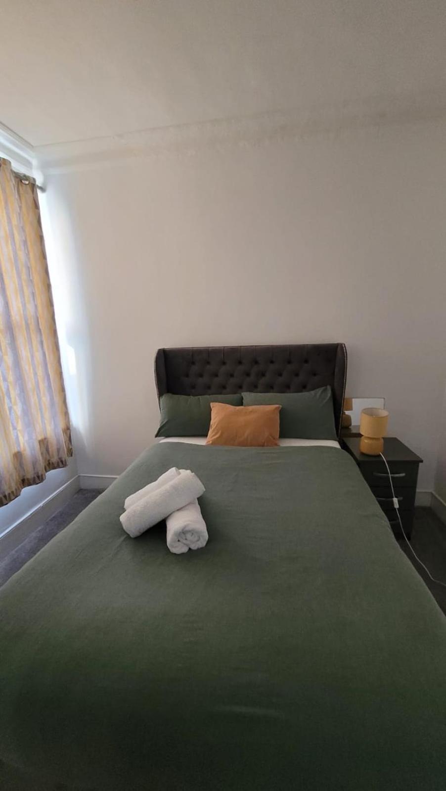 Two Bedroom Flat In Londra Esterno foto